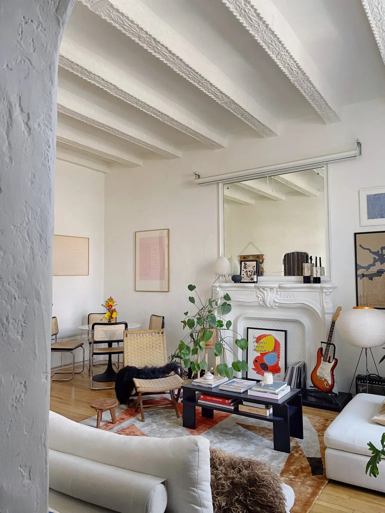 7 Layout Tricks to Help You Squeeze a Dining Area Into a Small Living Room - 2