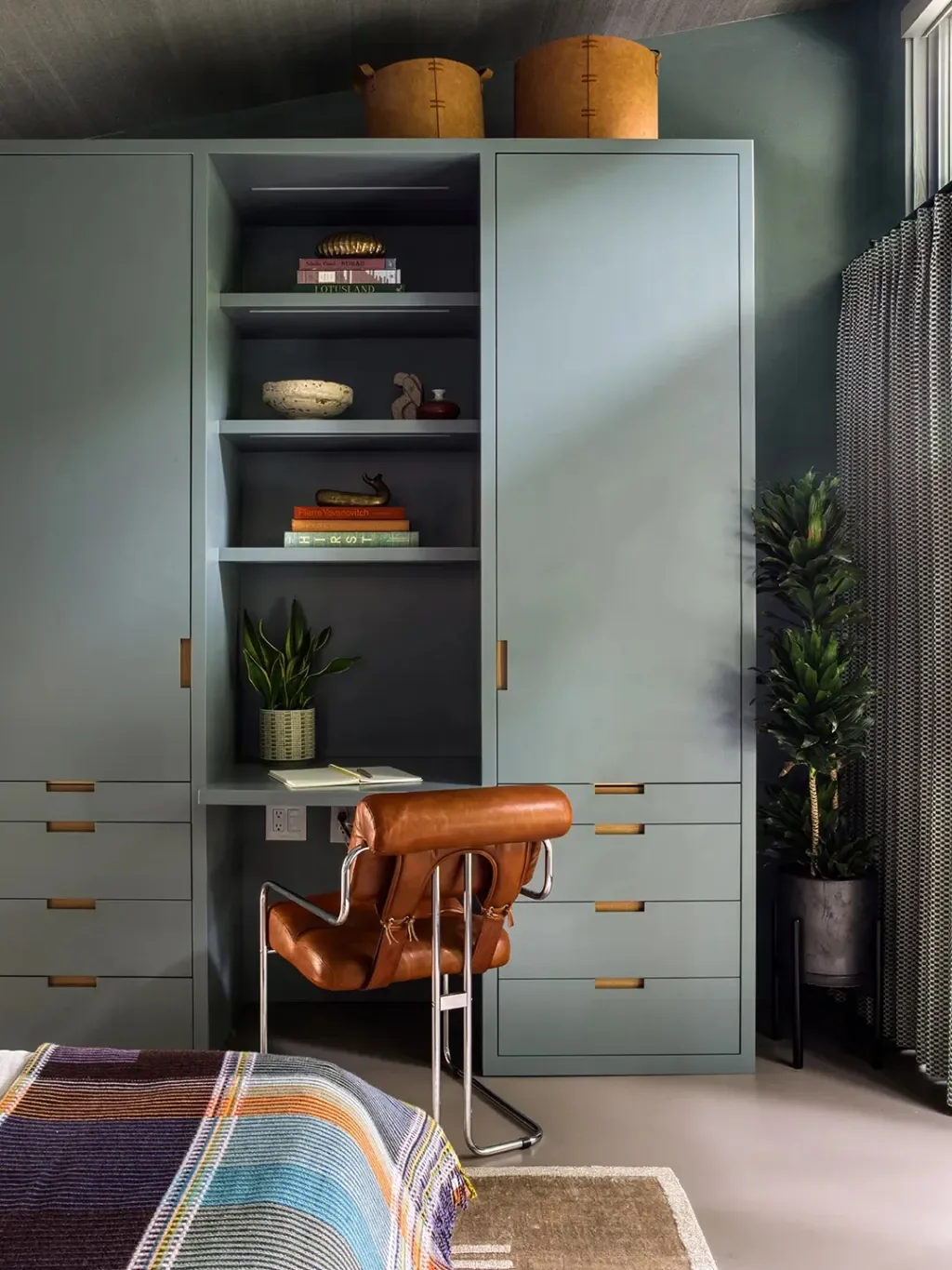 9 Bedroom-Office Combos That Balance Productivity and Cozy Comfort