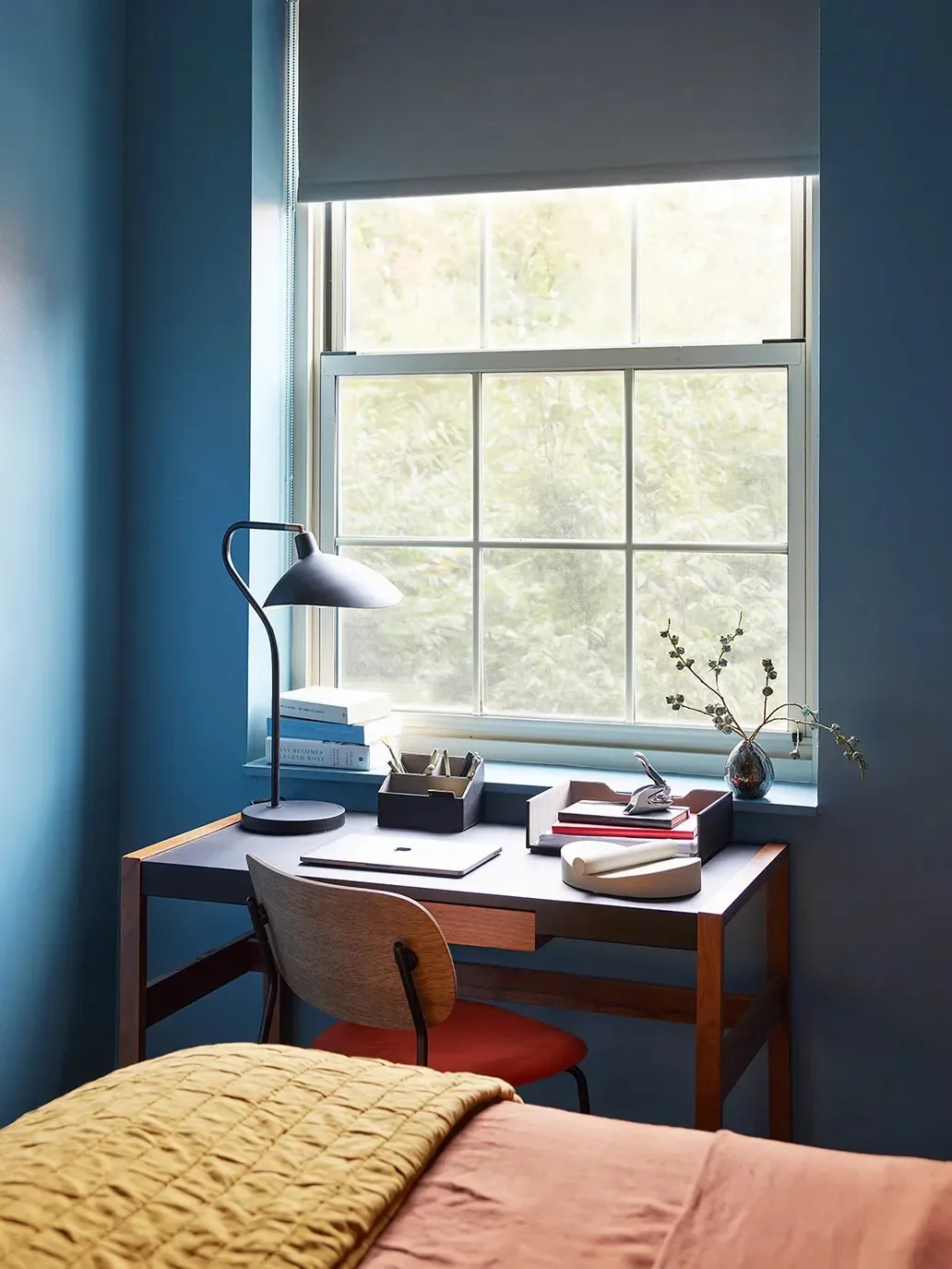 9 Bedroom-Office Combos That Balance Productivity and Cozy Comfort - 6