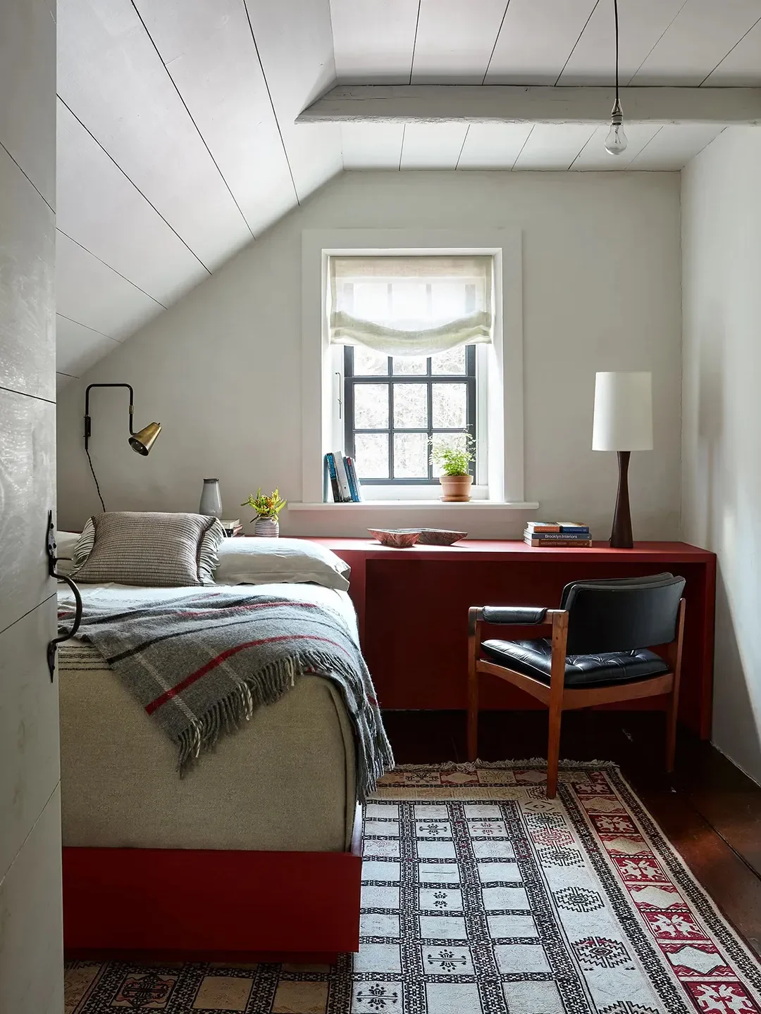 9 Bedroom-Office Combos That Balance Productivity and Cozy Comfort - 7