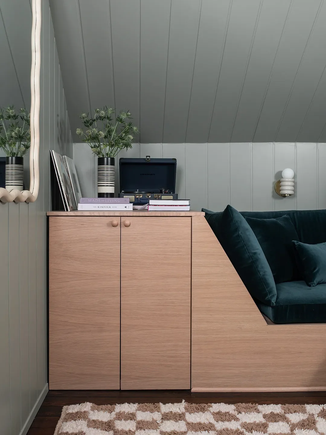 A Built-In Sofa Is the Ultimate Solution for an Awkward Layout - 6
