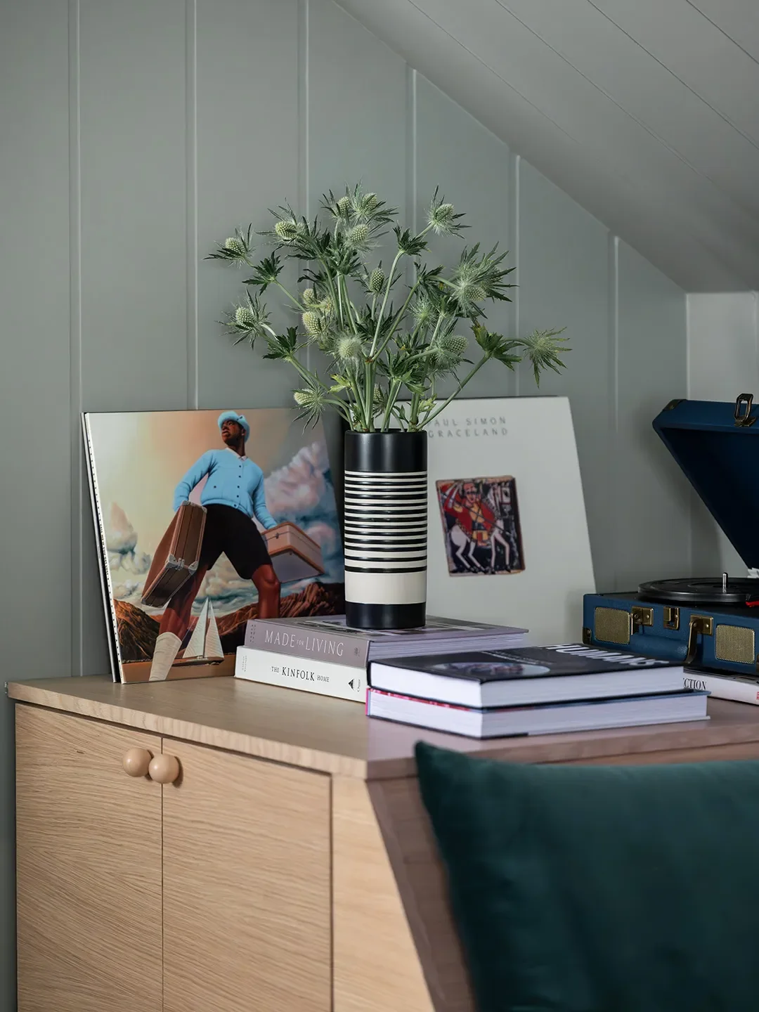 A Built-In Sofa Is the Ultimate Solution for an Awkward Layout - 7