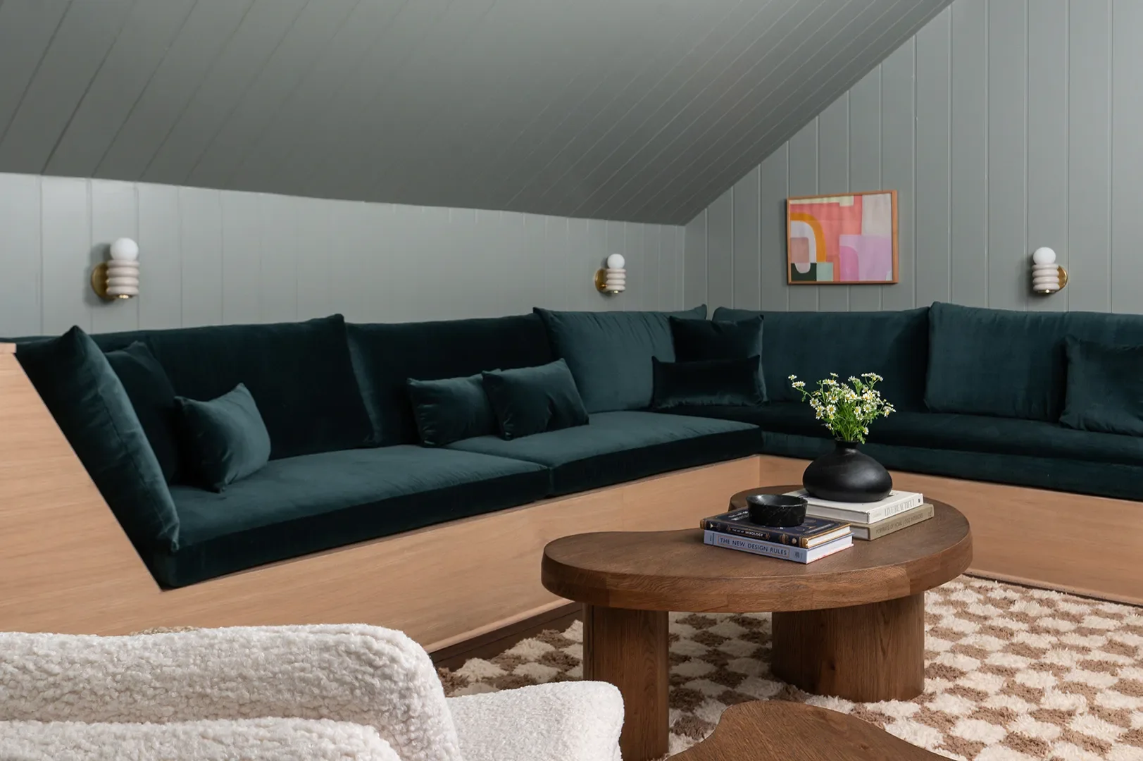 A Built-In Sofa Is the Ultimate Solution for an Awkward Layout - 8