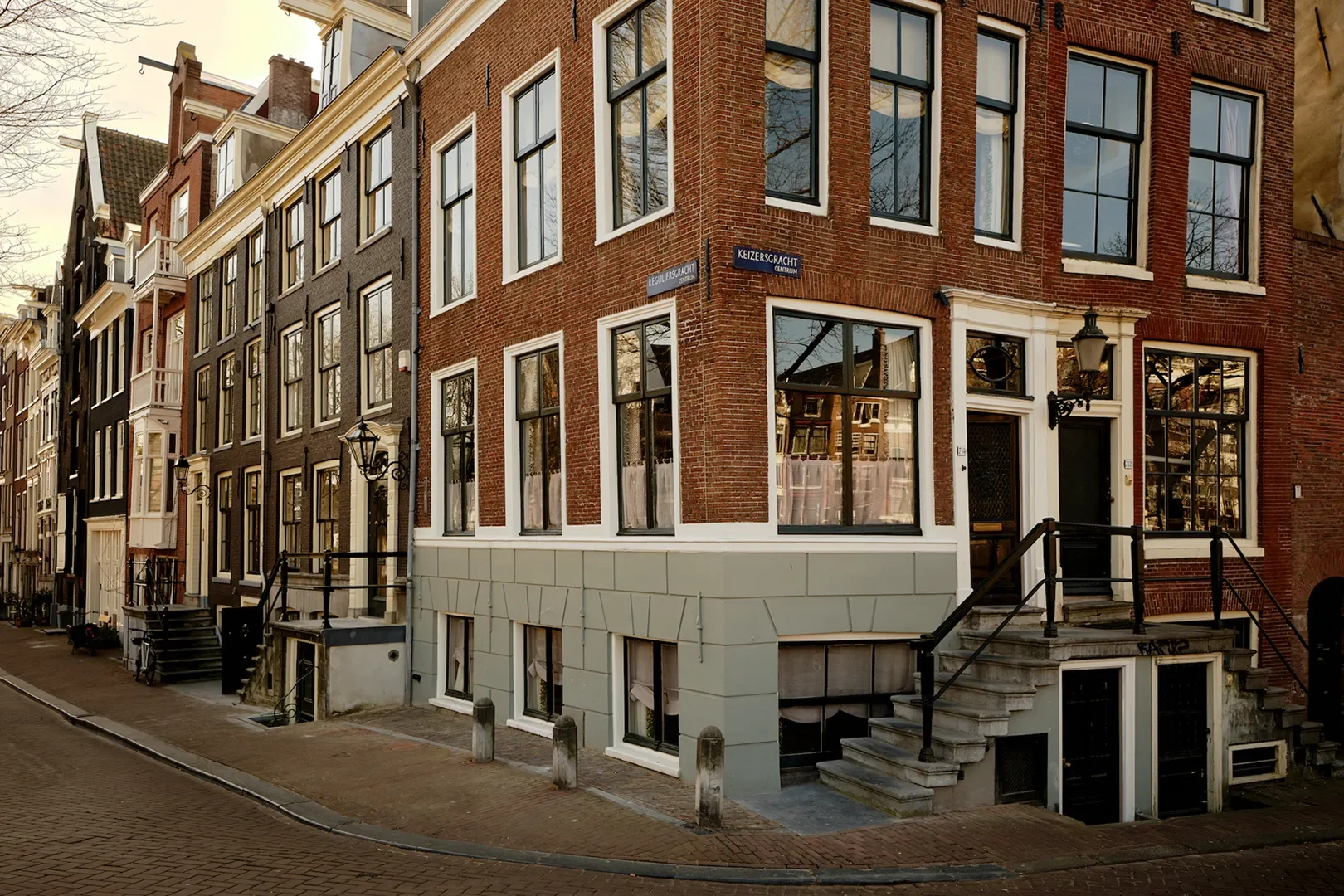 A 200-Year-Old Staircase Anchors This Charming Dutch Canal House - 2