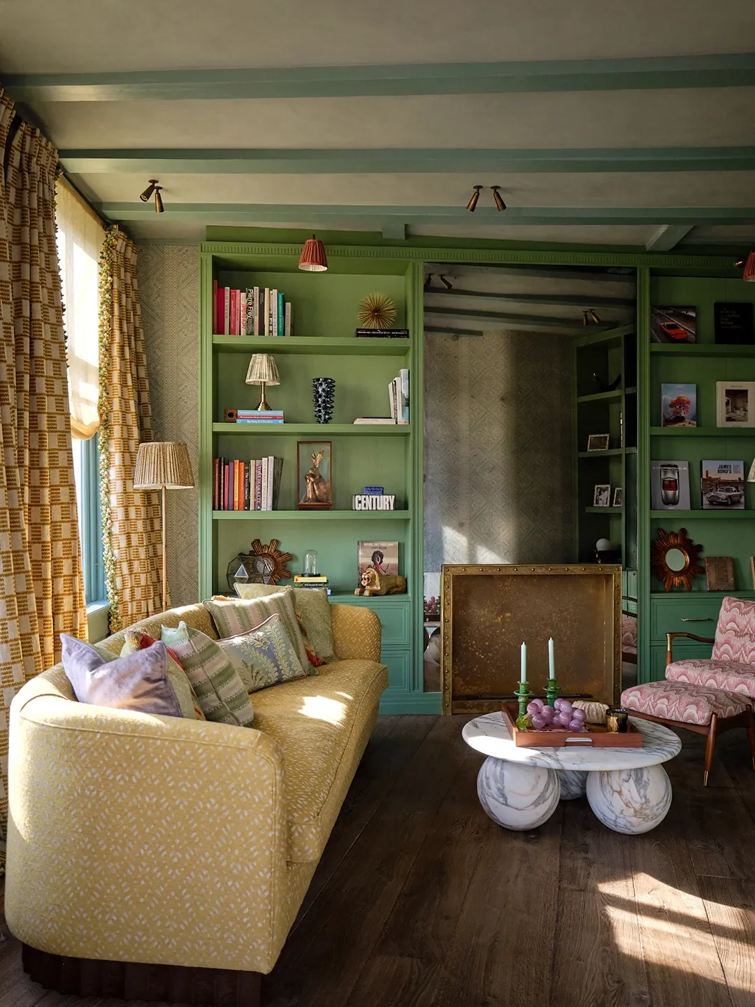 A 200-Year-Old Staircase Anchors This Charming Dutch Canal House - 3