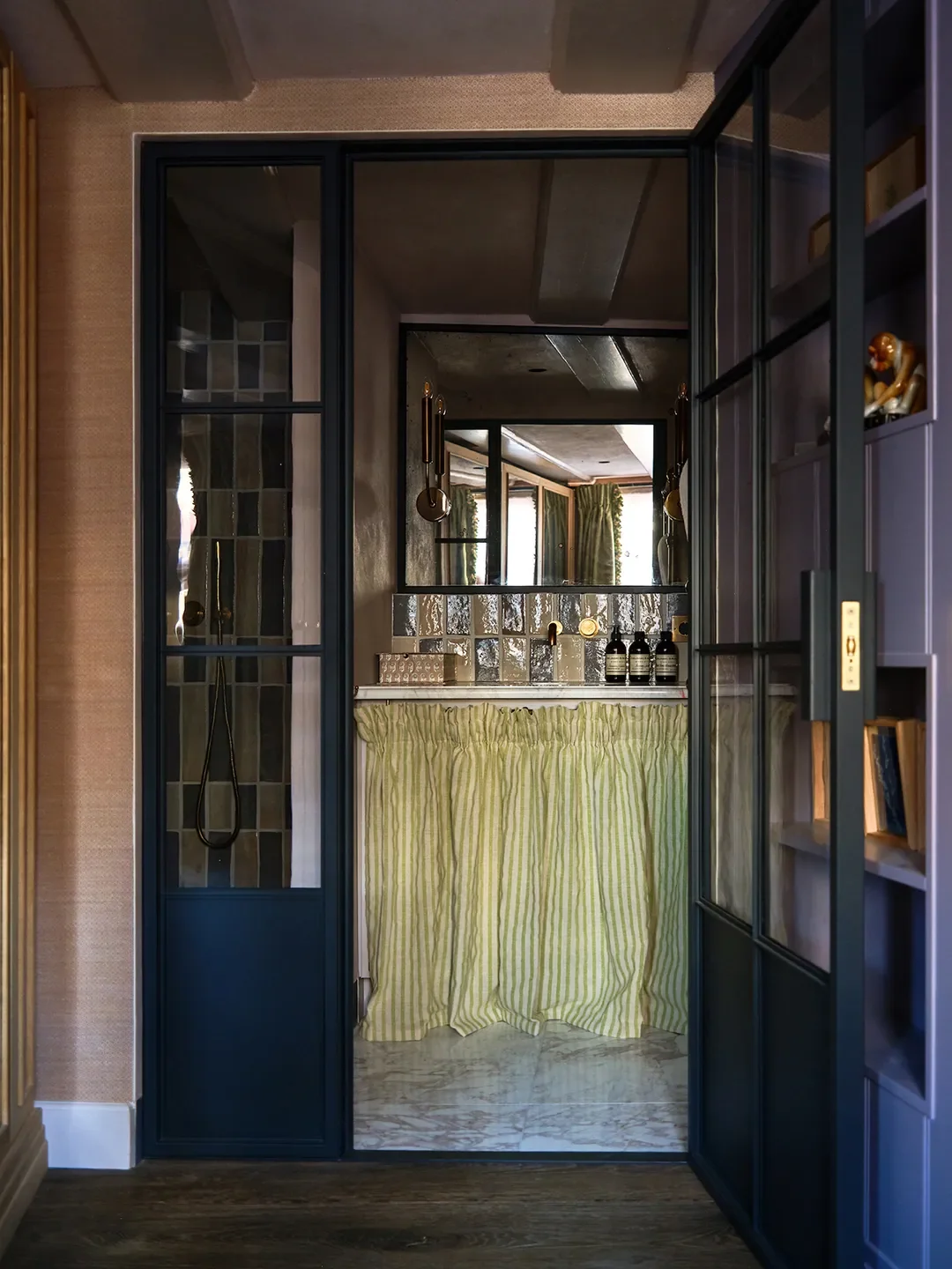 A 200-Year-Old Staircase Anchors This Charming Dutch Canal House - 5
