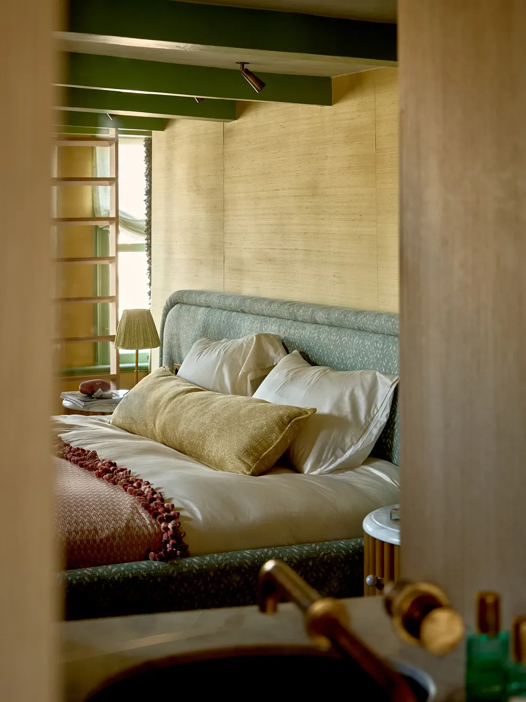 A 200-Year-Old Staircase Anchors This Charming Dutch Canal House - 7