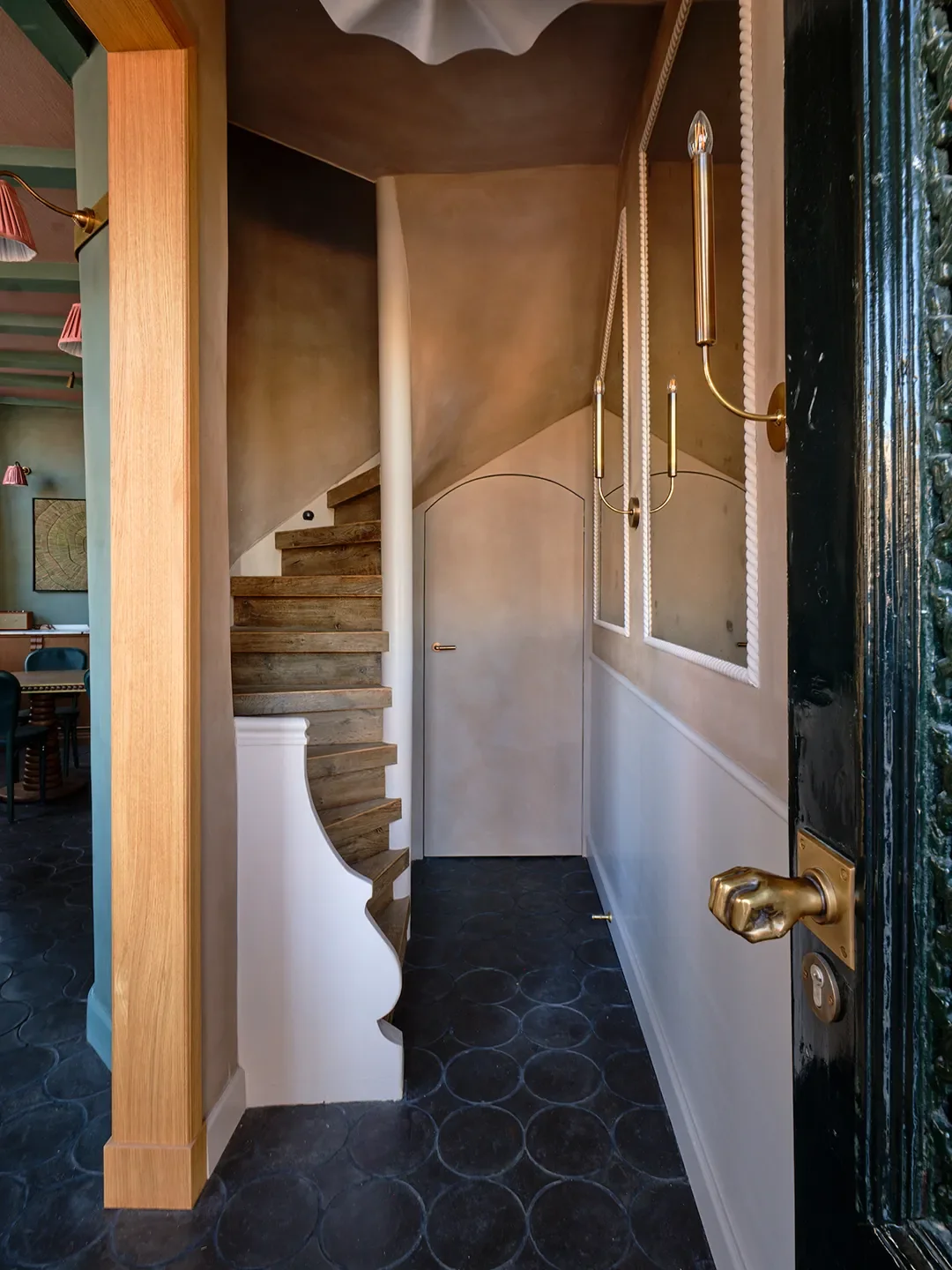 A 200-Year-Old Staircase Anchors This Charming Dutch Canal House - 8