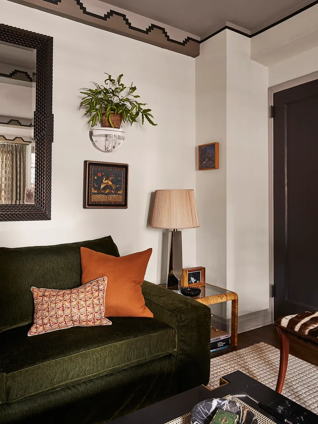 Celestial Charm Meets Bold Contrast—This 550-Square-Foot Studio Is a True Design Jewel Box - 4