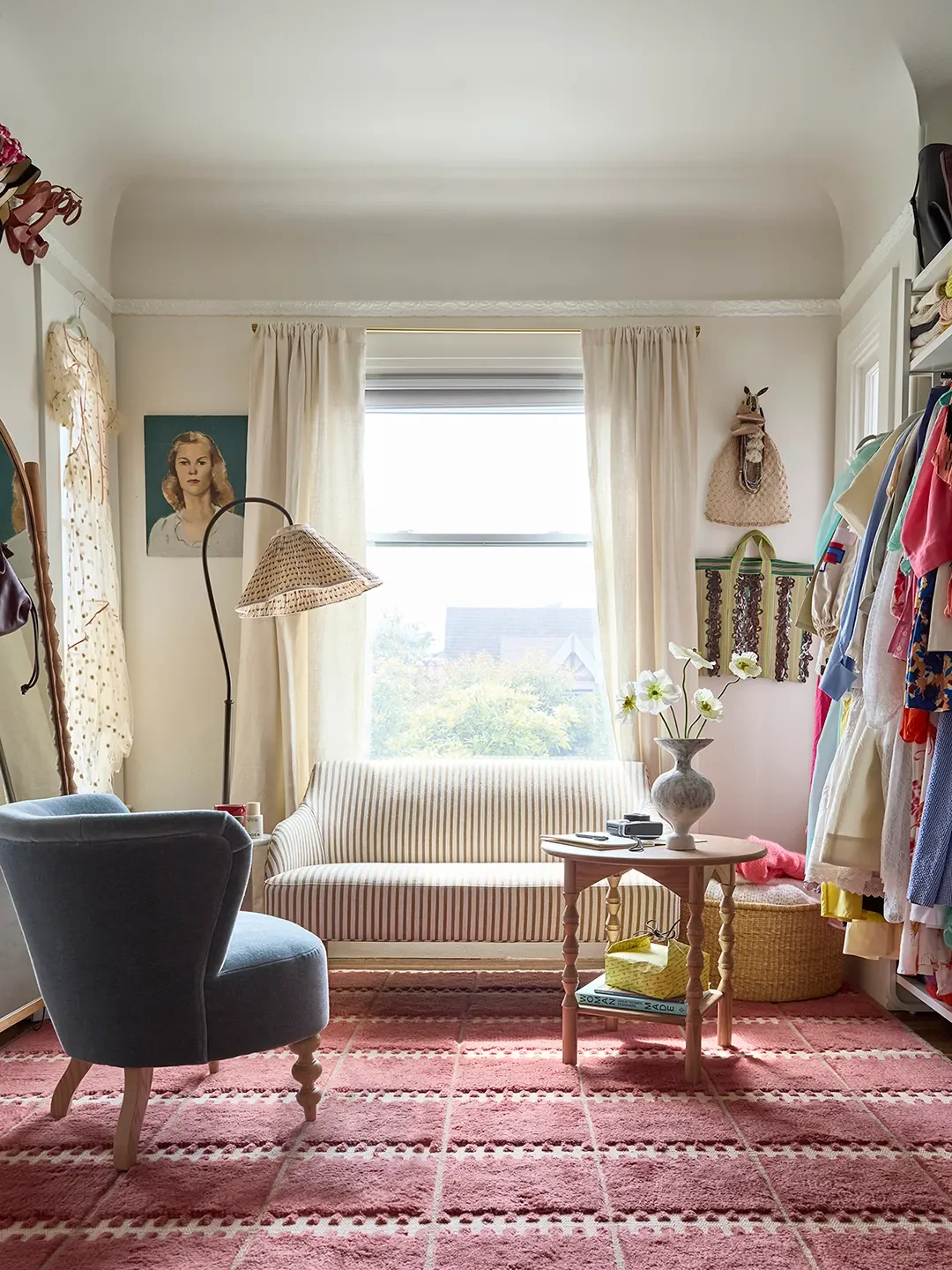 A Modular IKEA Wardrobe Keeps This Fashion Influencer’s “Cloffice” in Order - 2