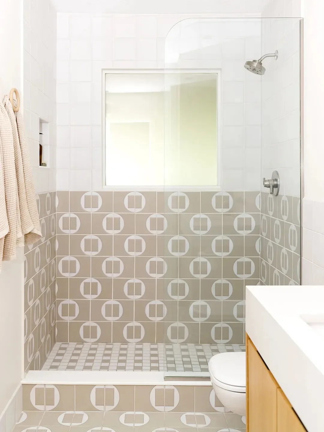 Designer Tricks That Tame Awkwardly Placed Windows in Any Room - 4