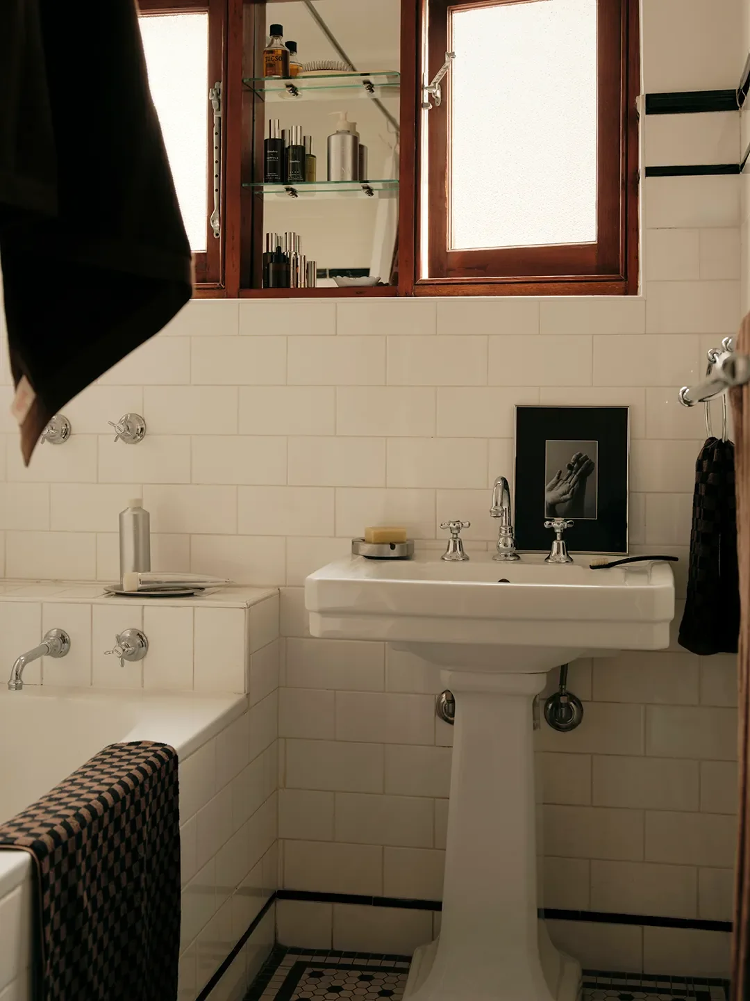 Baina’s Co-Founder Brought a Very On-Brand Tiled Tub to Her Sydney Home - 7