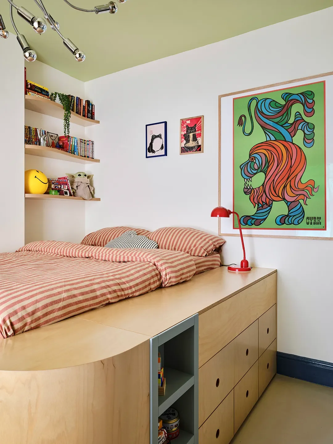 Before & After: A Custom Platform Bed Makes This Sporty Tween’s Room Sleepover-Ready - 4