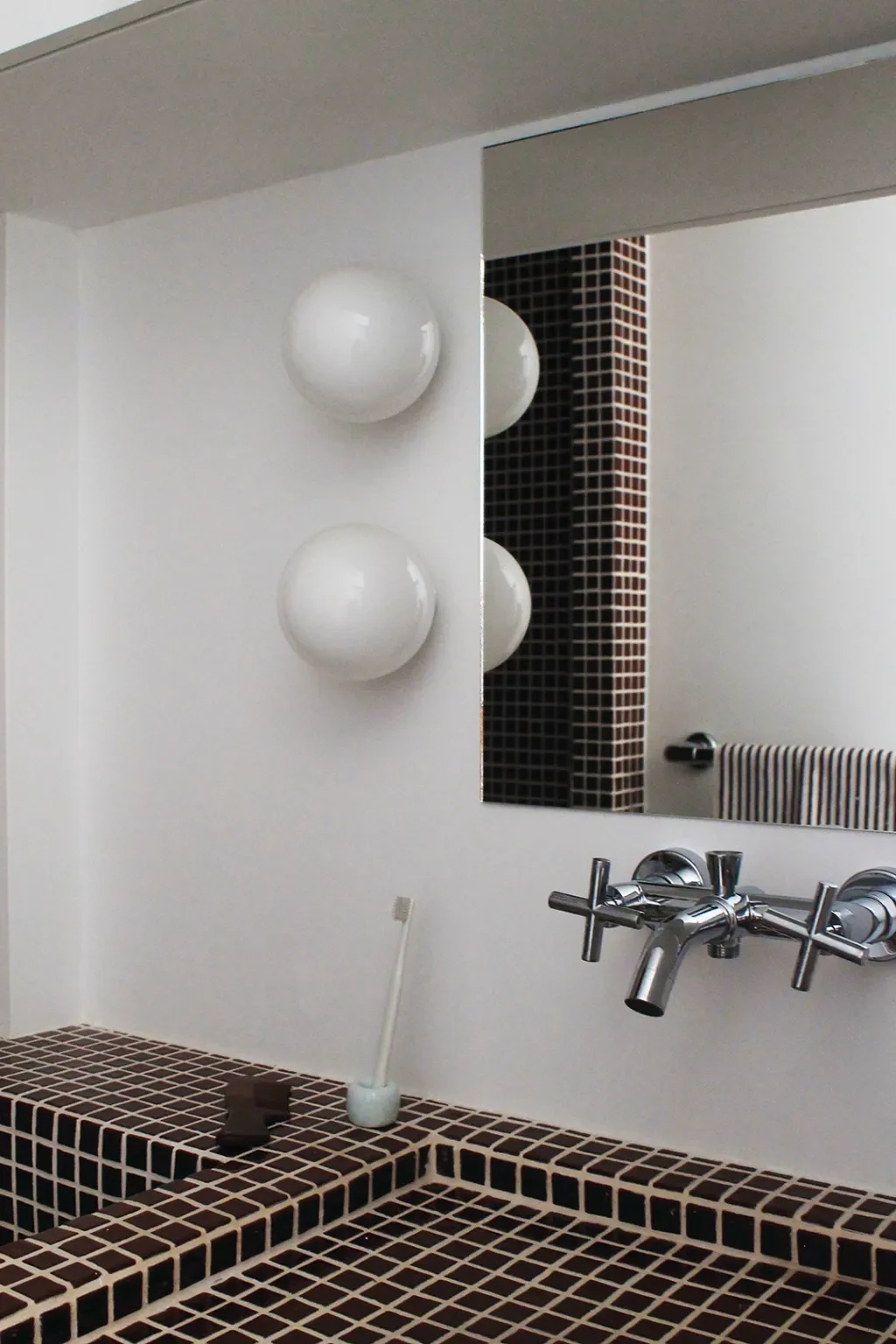 Before & After: Swimming Pool Tile Transforms This Petite Parisian Bathroom