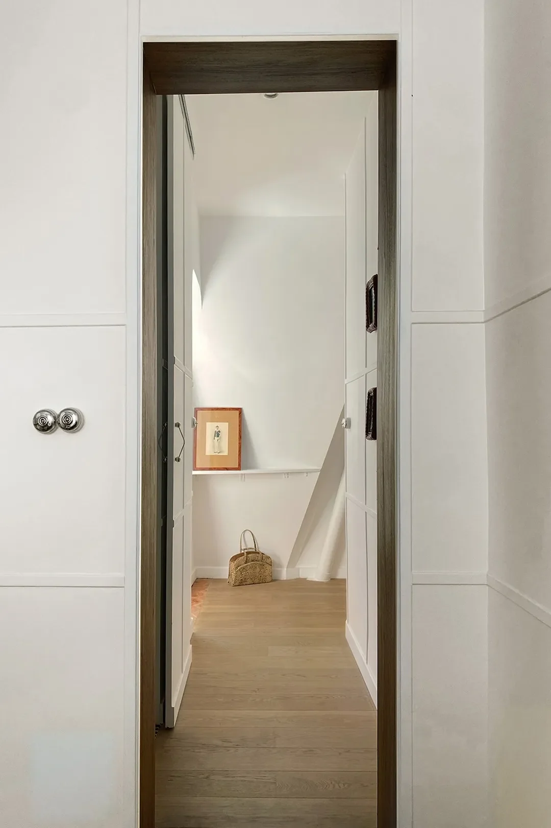 Before & After: Swimming Pool Tile Transforms This Petite Parisian Bathroom - 5