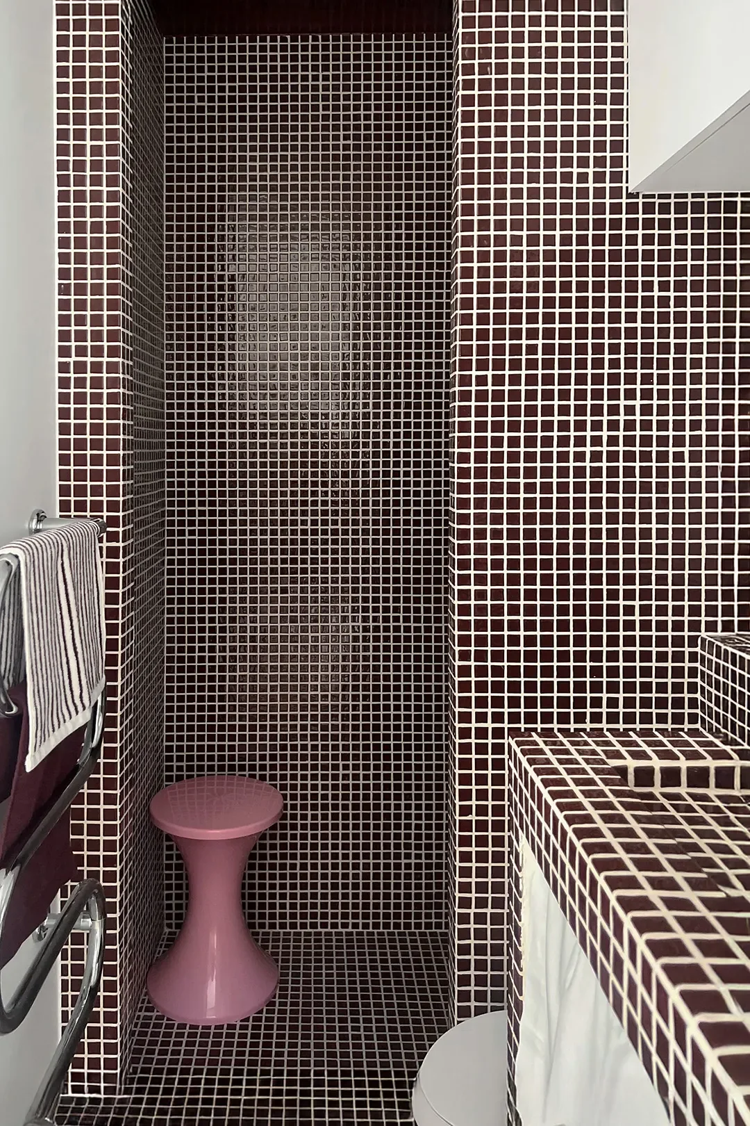 Before & After: Swimming Pool Tile Transforms This Petite Parisian Bathroom - 7