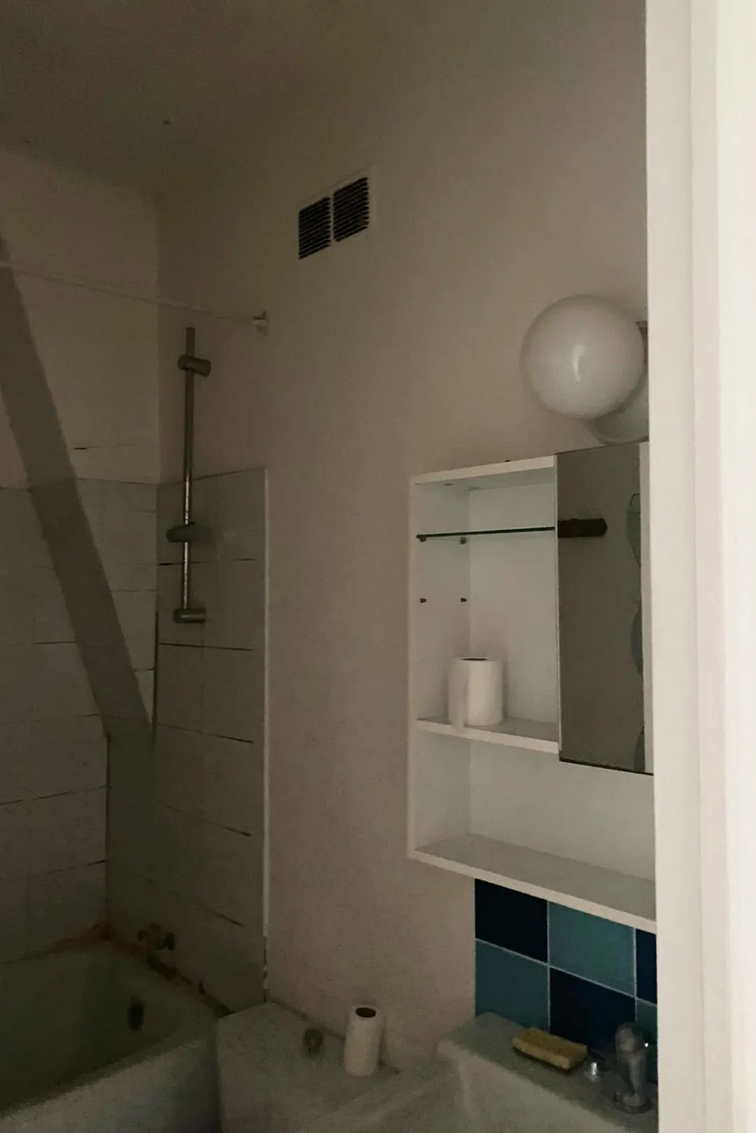 Before & After: Swimming Pool Tile Transforms This Petite Parisian Bathroom - 8