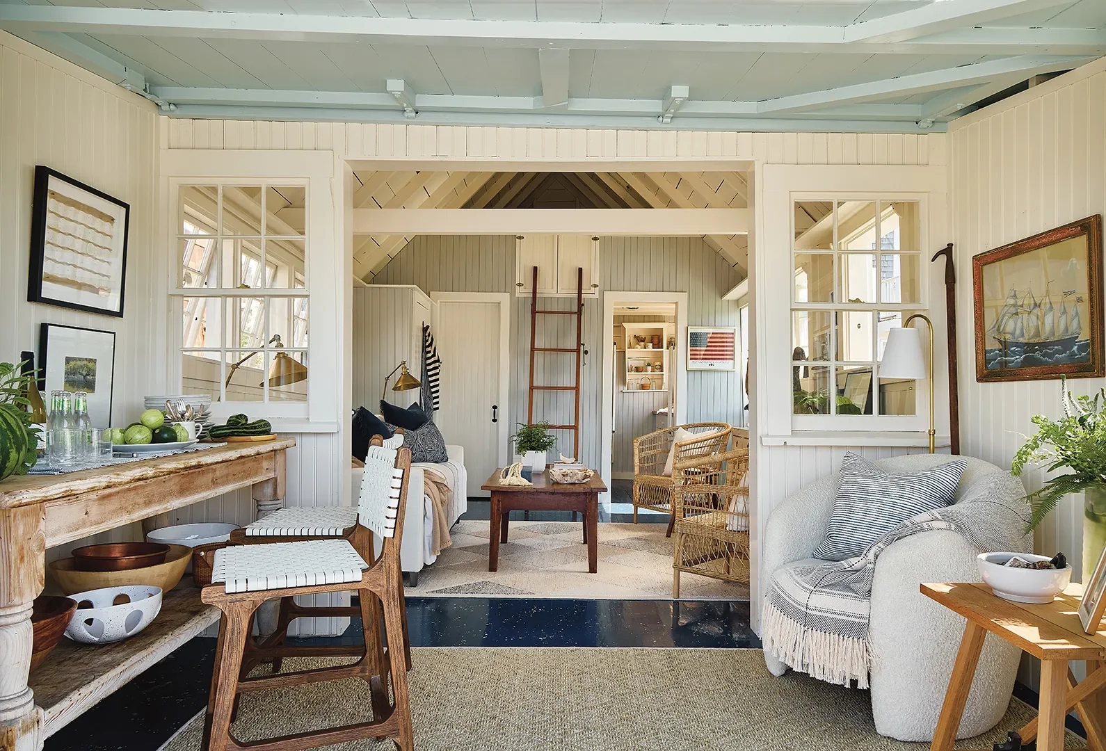 A White Picket Fence Previews the Coastal Charm Inside This Tiny Nantucket Cottage - 6