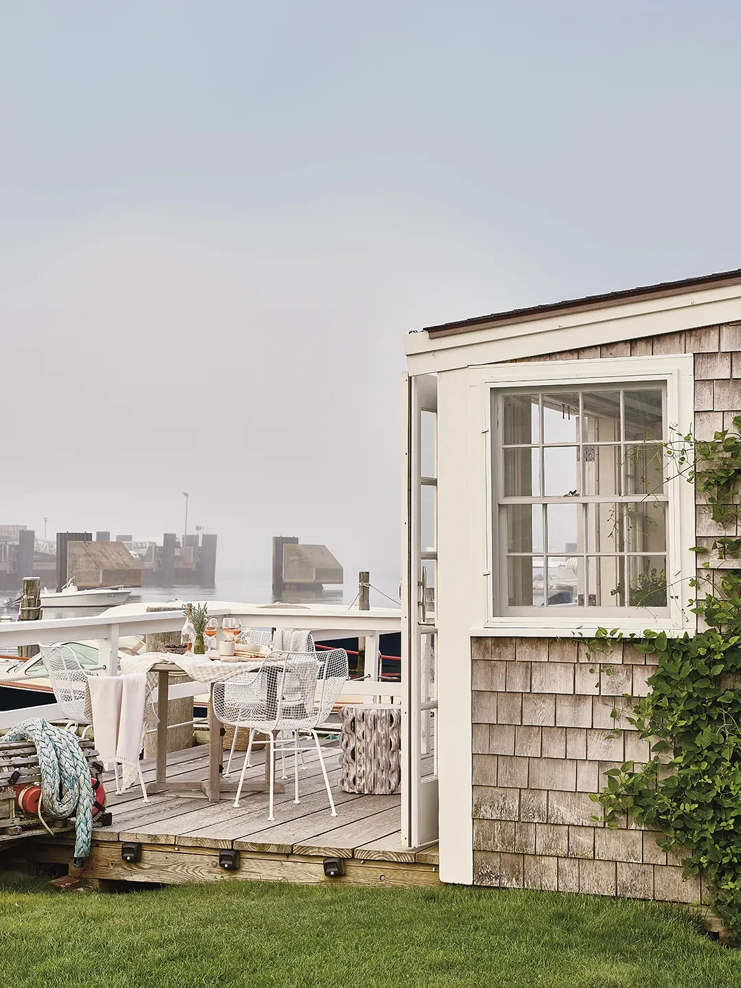 A White Picket Fence Previews the Coastal Charm Inside This Tiny Nantucket Cottage - 8