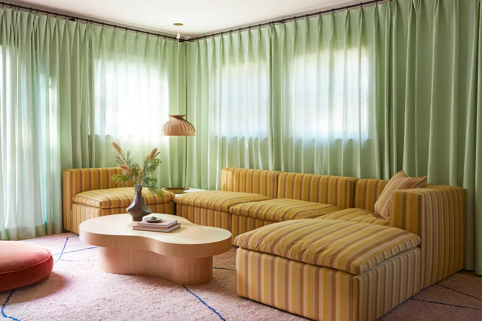 Why Modular Sofas Are the Defining Seating Trend of 2025