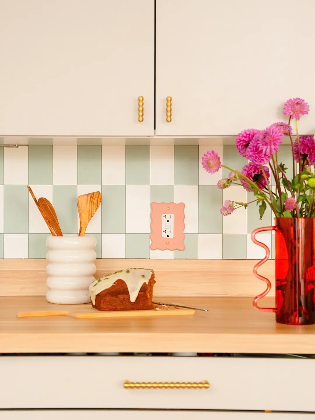 This Click-Together Tile Backsplash Outshines Peel-and-Stick for Renters - 3