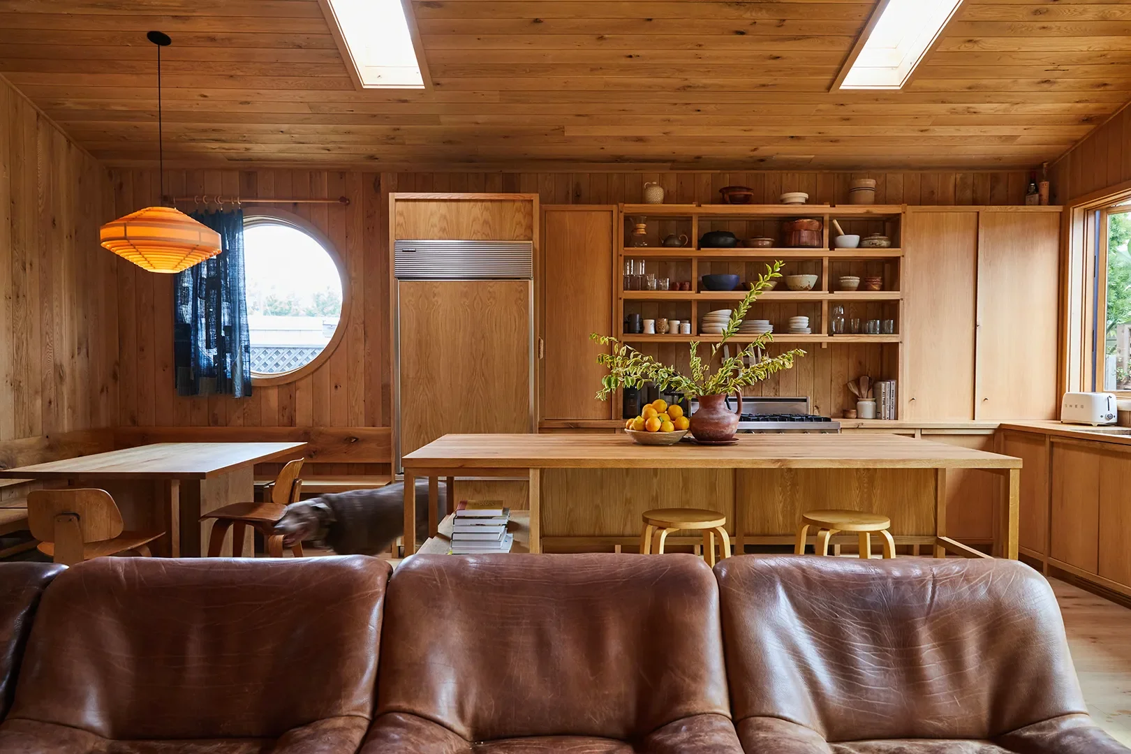 An Oak-Clad Beachside Trailer That Only Gets Better with Age, Like Great Denim - 4